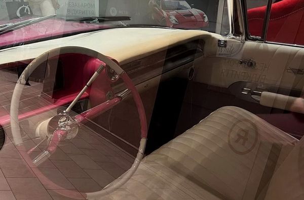 Ретро авто розовый Cadillac de Ville аренда на прокат раритетные авто