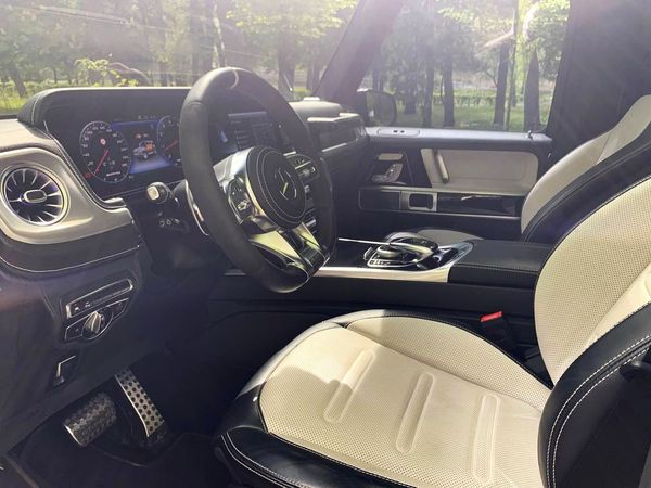 Внедорожник Mercedes Benz Brabus G800 прокат аренда мерседес кубик брабус
