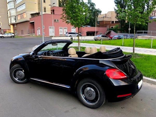 Кабриолет Volkswagen Beetle черный