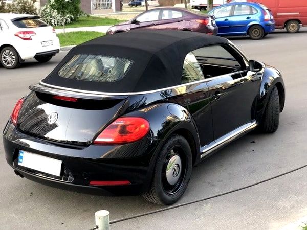 Кабриолет Volkswagen Beetle черный