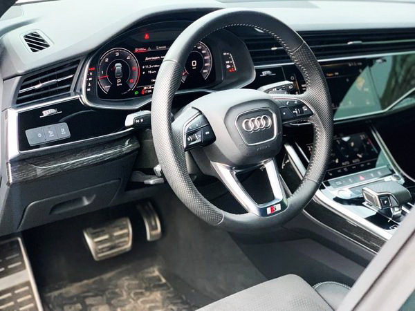 Внедорожник Audi Q8 S Line прокат аренда для свадьбы