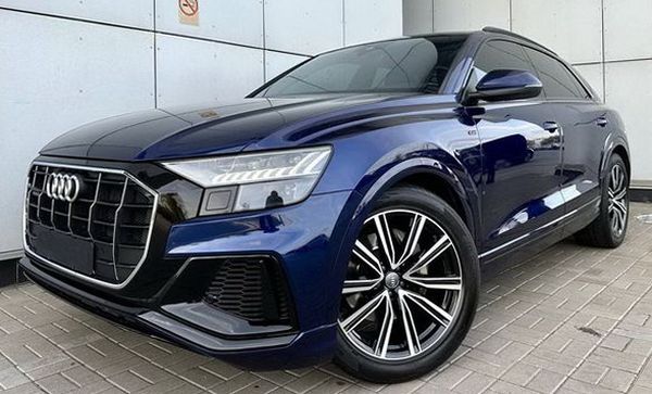 Bнедорожник Audi Q8 синий прокат аренда c водителем без водителя 