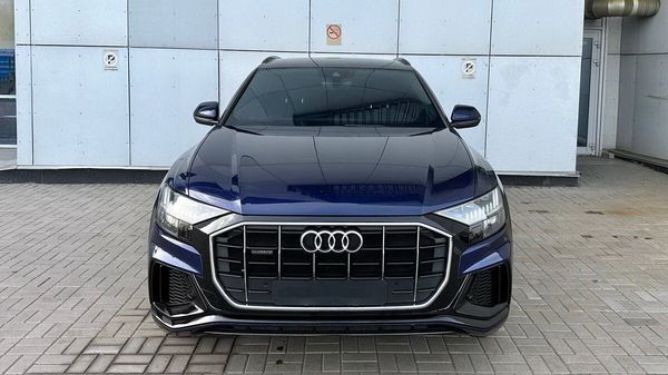 Bнедорожник Audi Q8 синий прокат аренда c водителем без водителя 