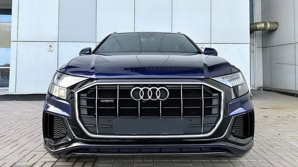 Bнедорожник Audi Q8 синий прокат аренда c водителем без водителя 