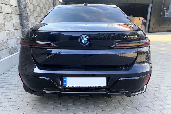BMW i7 xDrive черный аренда прокат с водителем без водителя