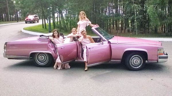 Cadillac Fleetwood cabrio розовый
