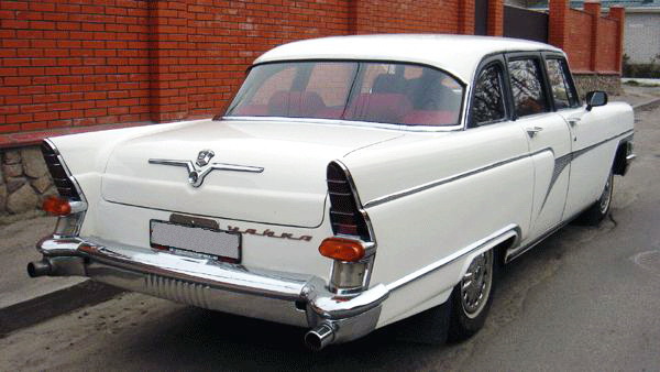 Chayka GAZ-13 белая ретро автомобиль