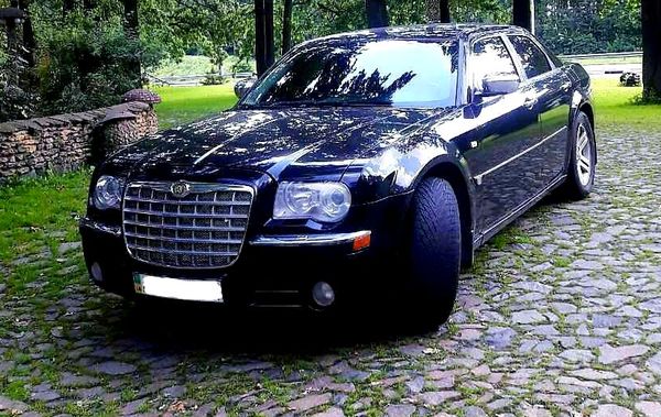 Chrysler 300C черный прокат на свадьбу