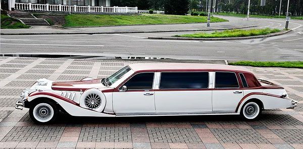 Лимузин ретро Excalibur бело-бордовый на свадьбу