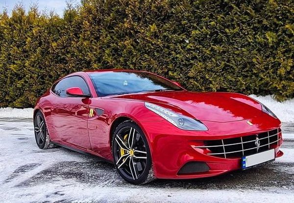 Ferrari Four прокат аренда спорткар в Киеве