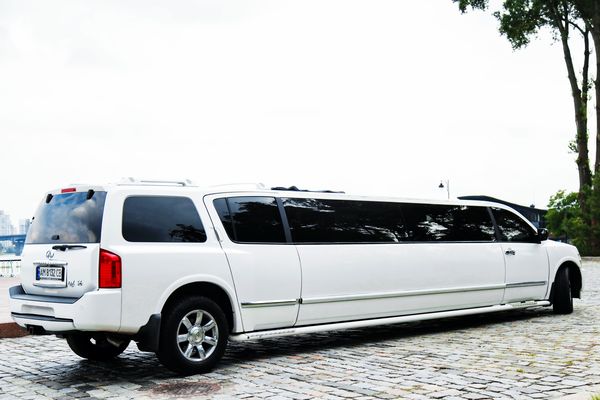  Infiniti QX56 белая прокат аренда лимузина на свадьбу девичник день рождения