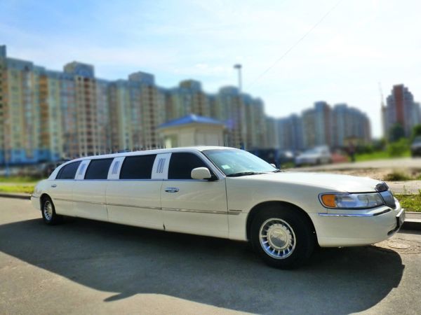 Lincoln Town Car 120 white