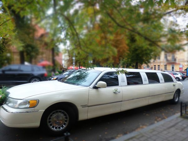 Lincoln Town Car 120 white