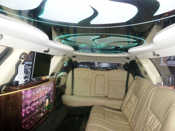 Lincoln Town Car 120 white