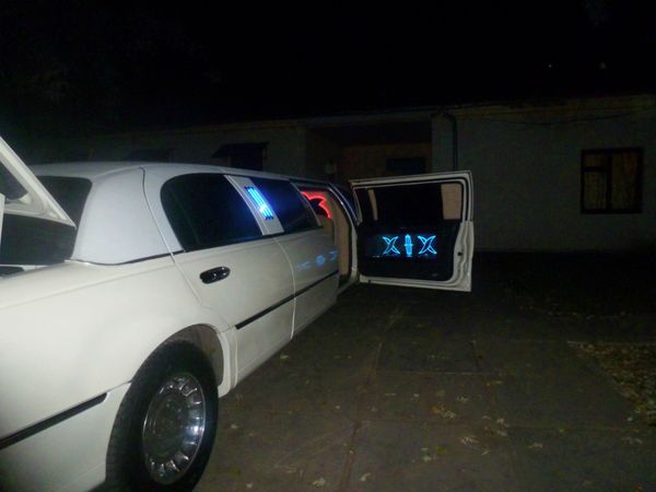 Lincoln Town Car 120 white