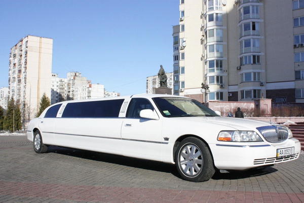 Lincoln Town Car 120 white