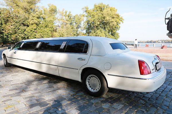Lincoln Town Car 120 Elit аренда лимузина на свадьбу