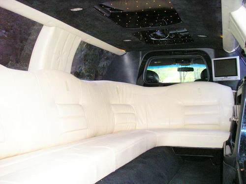 Lincoln Town Car 120 white and black