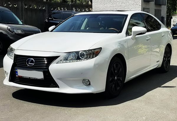 Lexus ES 300 Hybrid белый аренда авто бизнес класс на свадьбу 