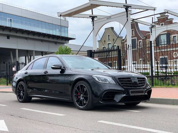 Mercedes-Benz S63 AMG 4MATIC W222 Restyling с водителем без водителя