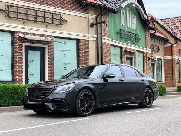 Mercedes-Benz S63 AMG 4MATIC W222 Restyling с водителем без водителя