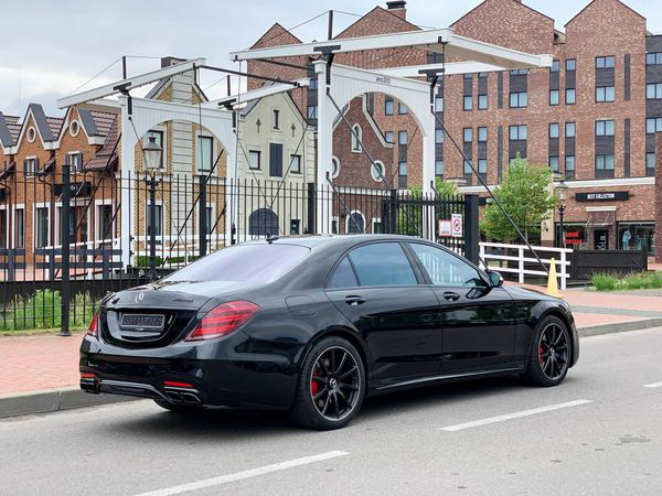 Mercedes-Benz S63 AMG 4MATIC W222 Restyling с водителем без водителя