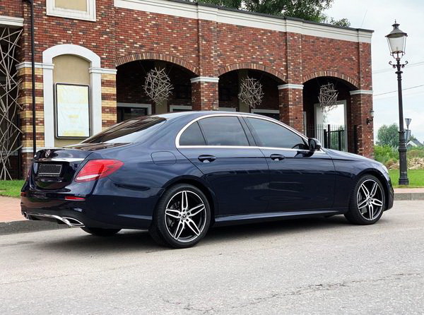 Mercedes W213 E220d темно-синий на свадьбу трансфер прокат аренда