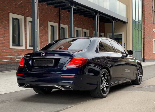 Mercedes W213 E220d темно-синий на свадьбу трансфер прокат аренда