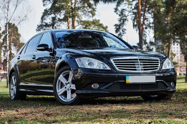 Mercedes W221 S550L AMG black прокат аренда мерседес с водителем без водителя