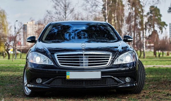 Mercedes W221 S550L AMG black прокат аренда мерседес с водителем без водителя