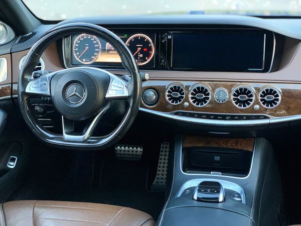 Mercedes-Benz S550 AMG 4MATIC W222 Restyling с водителем без водителя
