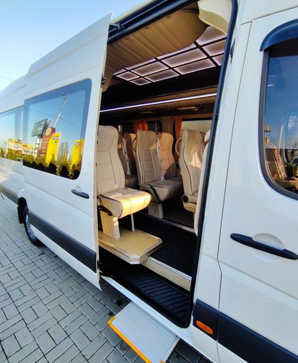 Микроавтобус Mercedes Sprinter прокат аренда микроавтобуса с водителем для делегации перевозки