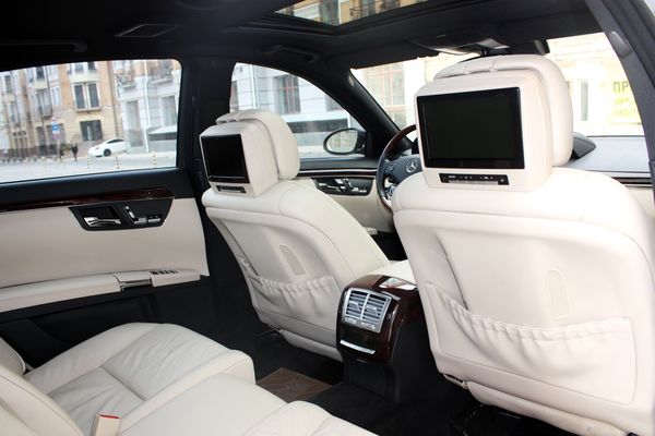 Mercedes W221S550L черный прокат аренда