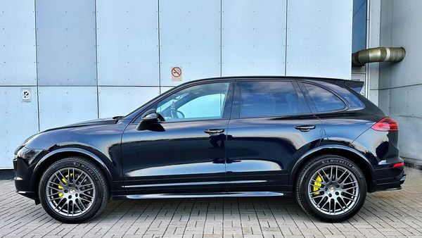 Внедорожник Porsche Cayenne прокат без водителя аренда с водителем 