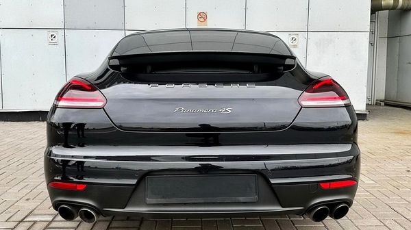 Прокат Porsche Panamera 4S Executive в Киеве аренда без водителя 