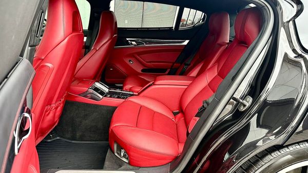 Прокат Porsche Panamera 4S Executive в Киеве аренда без водителя 