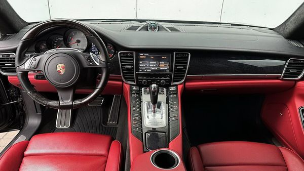 Прокат Porsche Panamera 4S Executive в Киеве аренда без водителя 