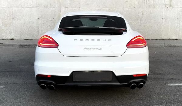 Porsche Panamera белая аренда c водителем без водителя