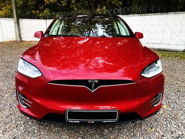 Внедорожник Tesla Model X 75D прокат аренда на свадьбу без водителя