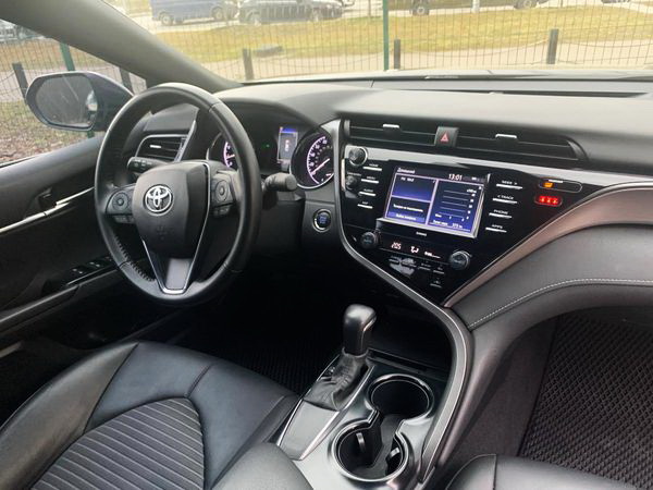 Toyota Camry 2020 аренда прокат с водителем без водителя