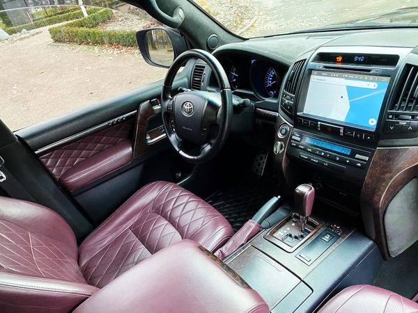 Toyota Land Cruiser 200 черный джип прокат без водителя аренда с водителем на свадьбу трансфер