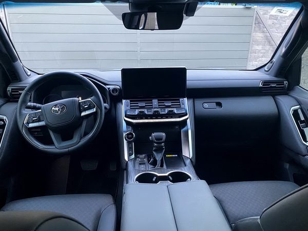 Toyota Land Cruiser 300 аренда прокат джипов без водителя