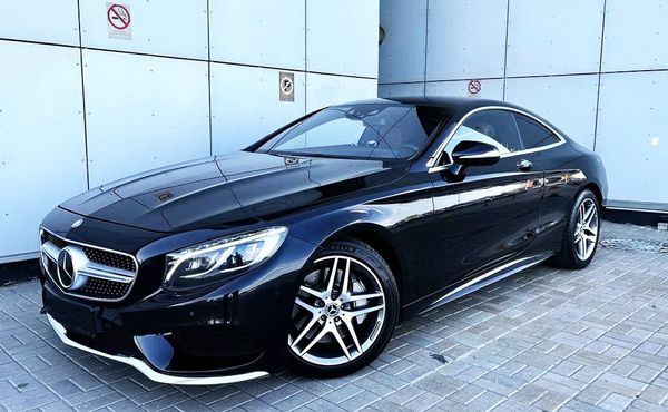 Спорткар Mercedes-Benz W217 S560 AMG Coupe черный на прокат без водителя