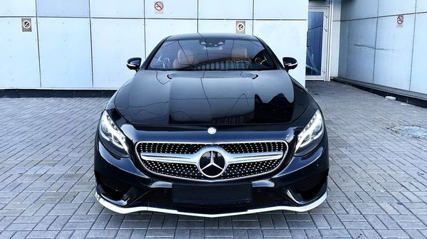 Спорткар Mercedes-Benz W217 S560 AMG Coupe черный на прокат без водителя