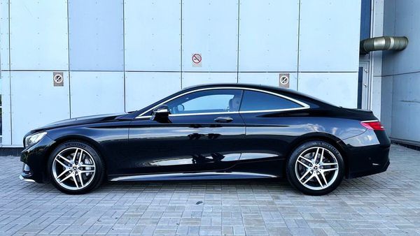 Спорткар Mercedes-Benz W217 S560 AMG Coupe черный на прокат без водителя