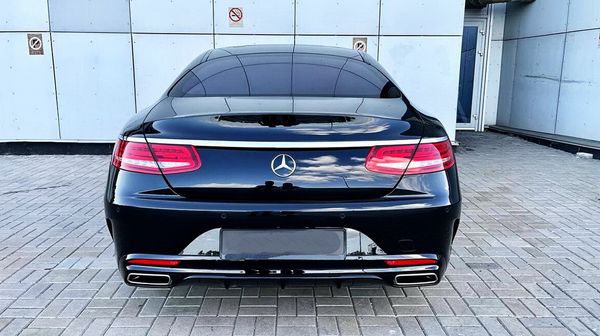 Спорткар Mercedes-Benz W217 S560 AMG Coupe черный на прокат без водителя