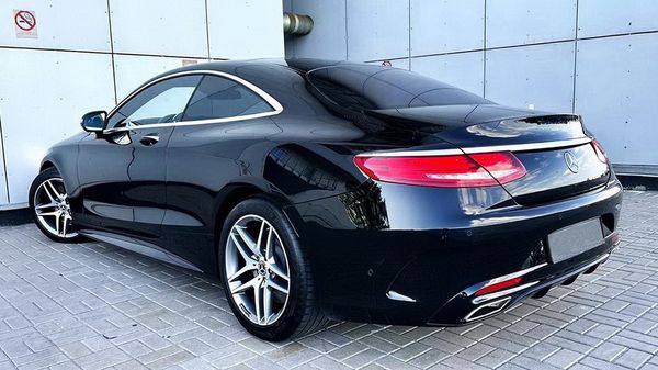 Спорткар Mercedes-Benz W217 S560 AMG Coupe черный на прокат без водителя