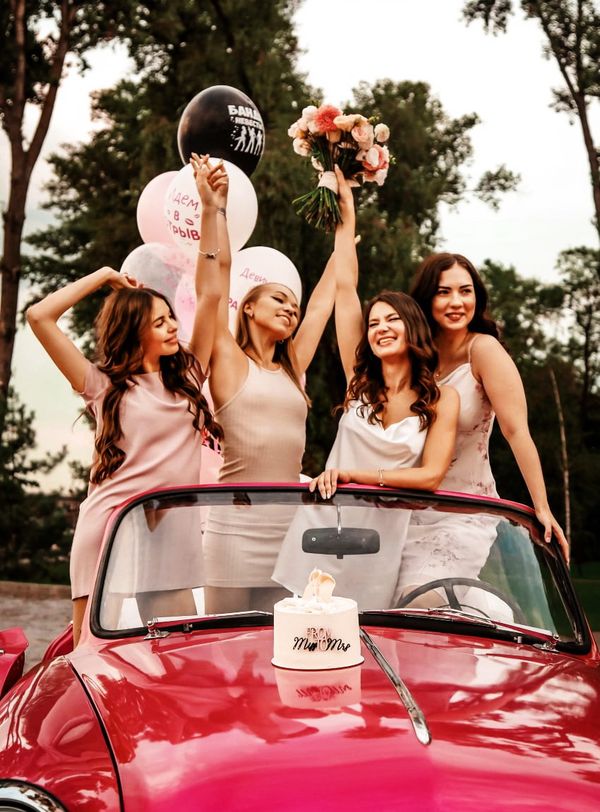 розовый лимузин волга кабриолет прокат аренда на свадьбу девичник