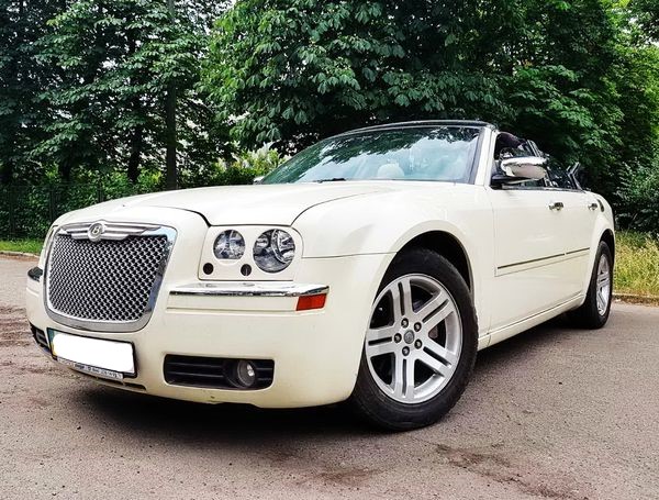 hrysler 300C белый кабриолет на прокат в аренду