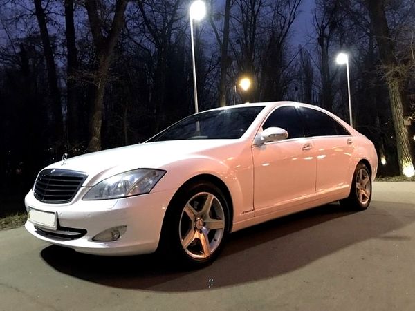 Mercedes Benz W221 белый прокат аренда на свадьбу с водителем Киев 